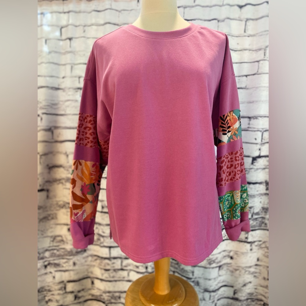 Easel lightweight sweatshirt. Several sizes available.